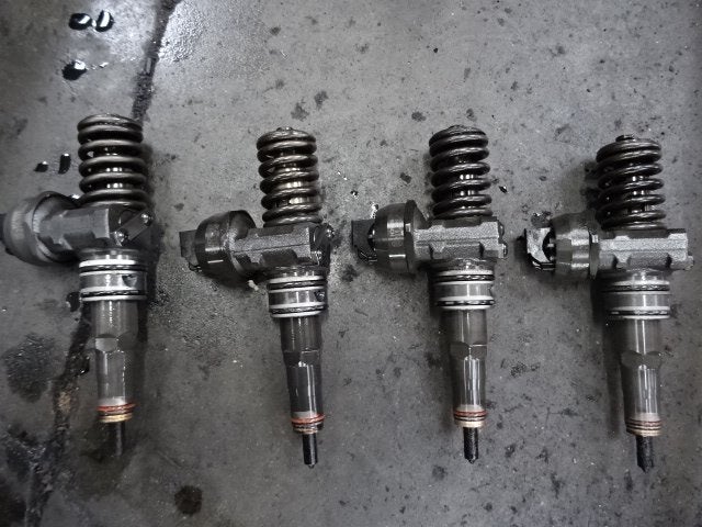 INJECTEUR Volkswagen Passat (3C2) (038130073AG), Utilisé, Volkswagen