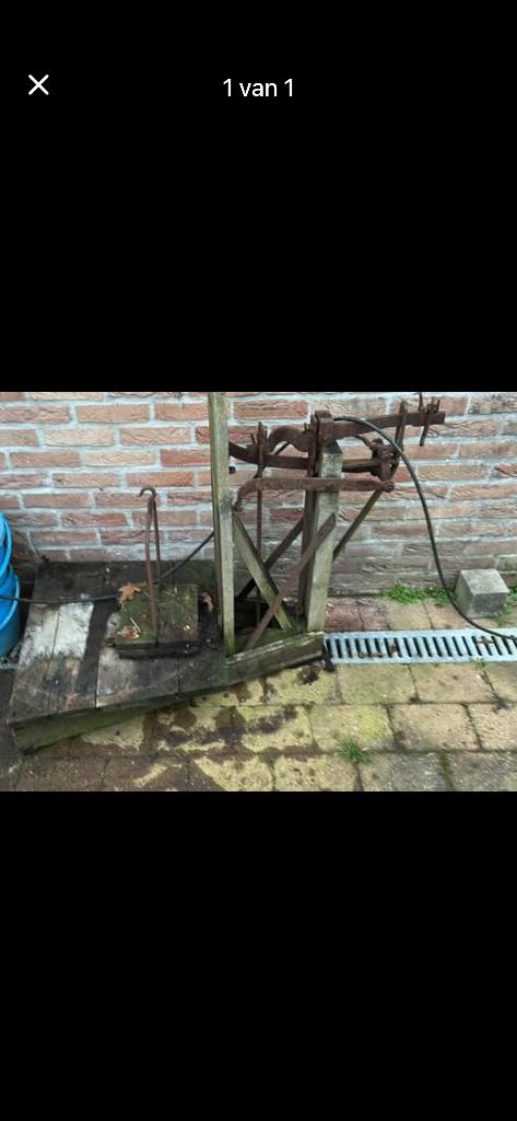 Antieke houten weegschaal, Ophalen