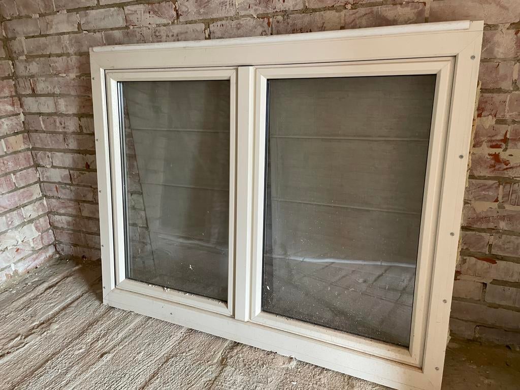 Draai- kiepraam - PVC - beige, Ophalen, Gevelraam of Ruit, Gebruikt, 120 tot 160 cm