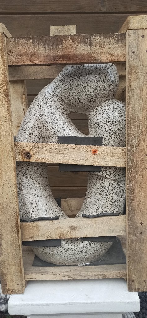 zittende man en kind gr in terrazzo, Tuin en Terras, Ophalen, Nieuw, Steen, Mensenbeeld
