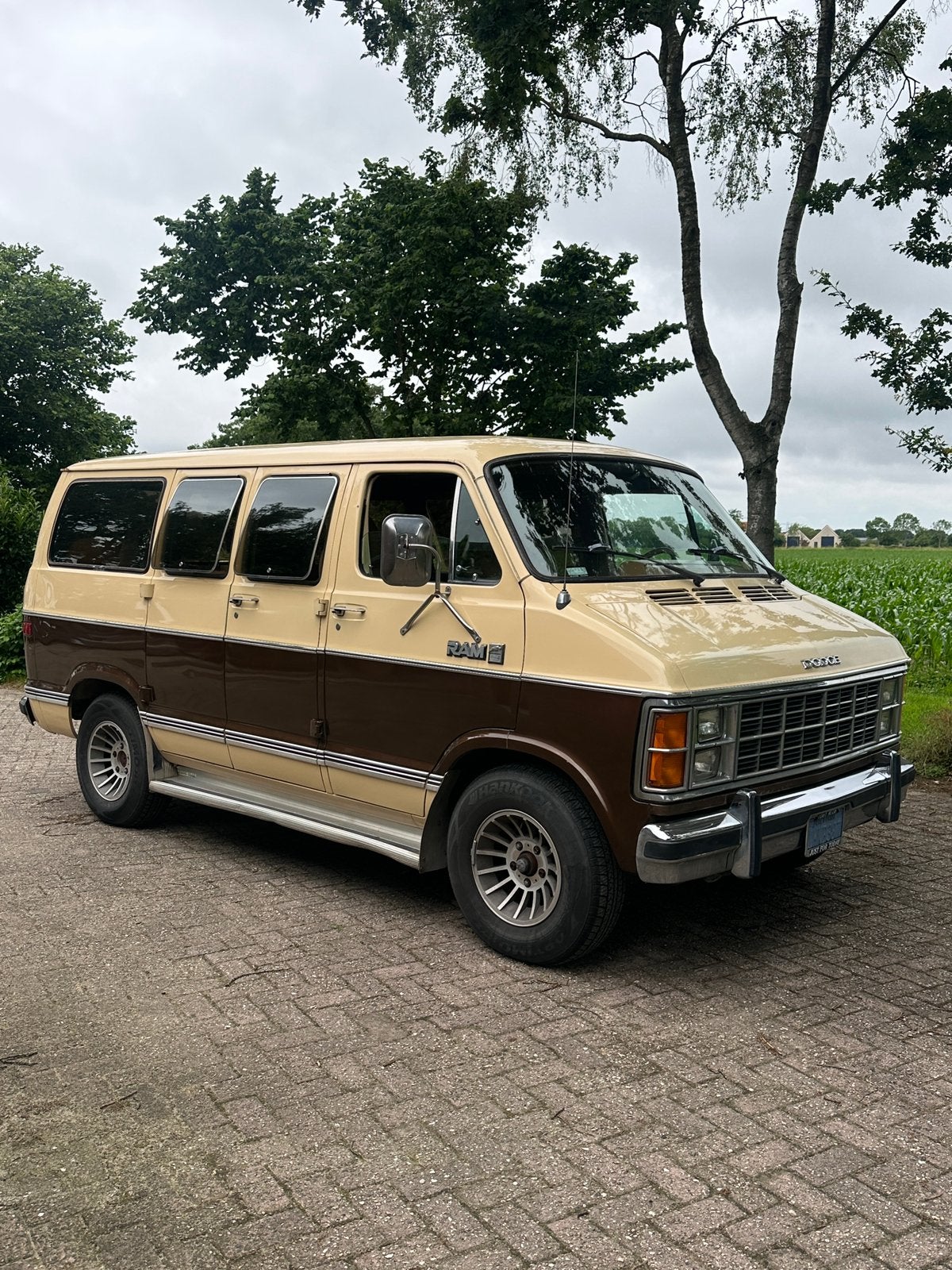 Dodge Ram Van 1985 V8 (318) Camper of Personenauto, Automaat, Beige, Beige, 5200 cc