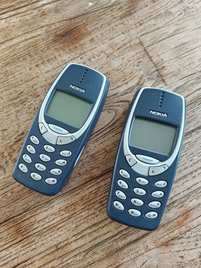 2 werkende Nokia 3310 gsm's, Ophalen, Gebruikt, Fysiek toetsenbord, Klassiek of Candybar