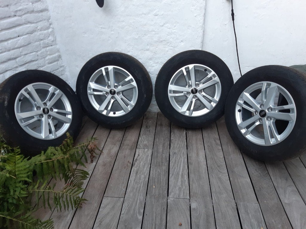 4 pneus Continental et jantes Audi en très bon état, 215 mm, Véhicule de tourisme, Pneus été, Enlèvement