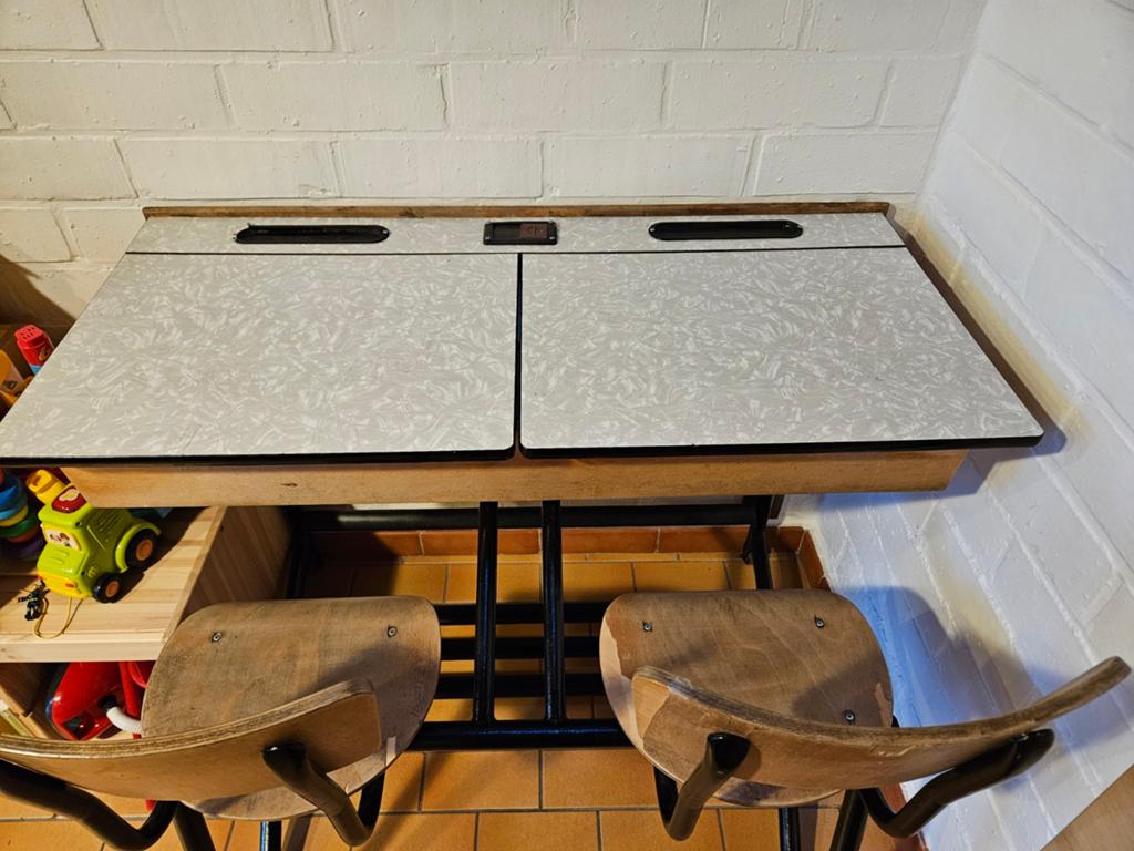 Ancien banc ecole, Enlèvement