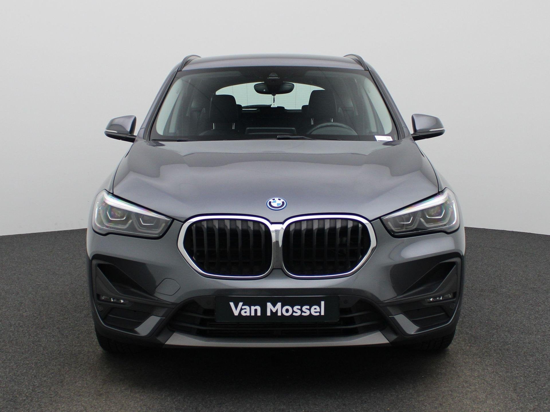 BMW X1 xDrive25e (162 kW), Stof, Gebruikt, Automatische klimaatregeling, 1820 kg