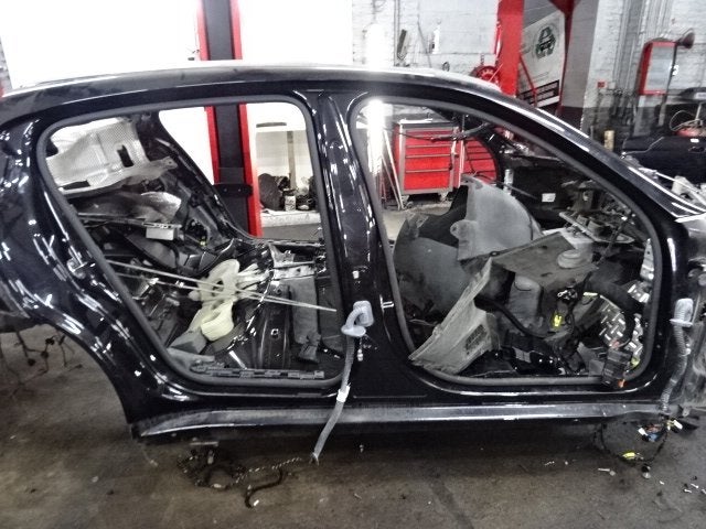 DIVERS MONTANT PORTE C D Porsche Panamera (970), Porsche Deutschland GmbH, Porscheplatz 1
70435  Stuttgart, DE, Porsche, Info@porsche.de