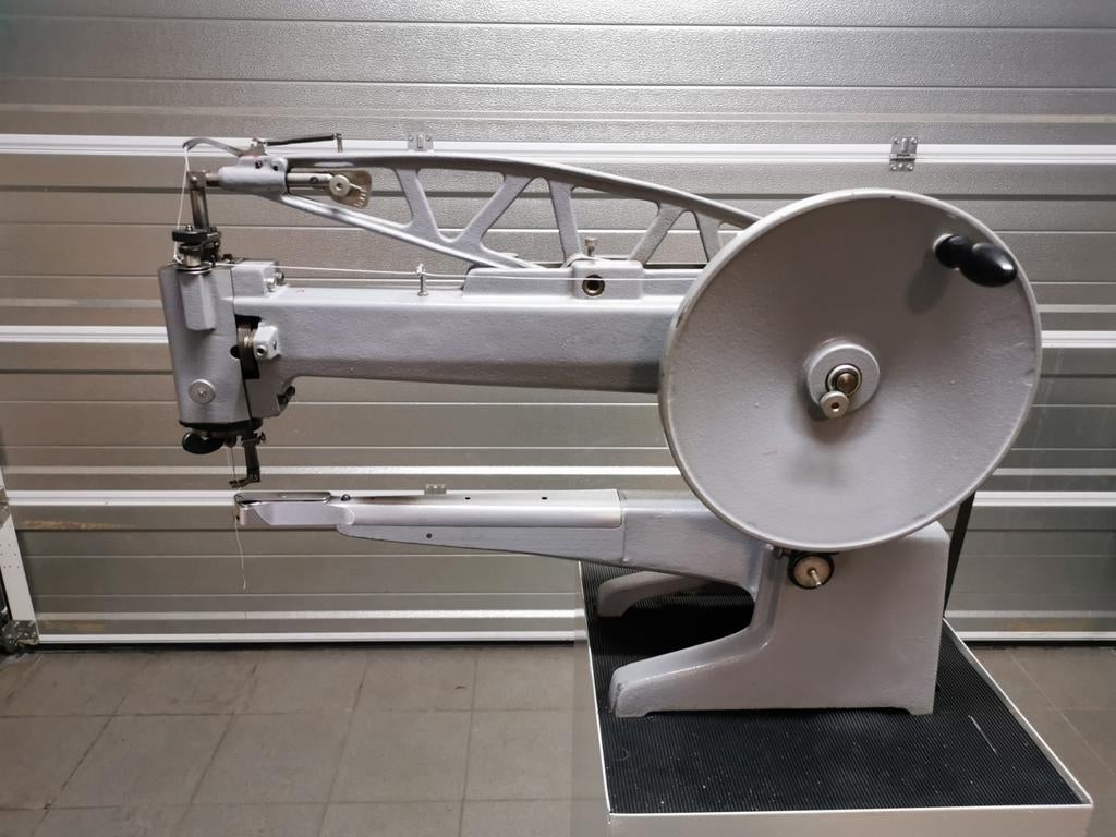 Stikmachine adler voor schoenmakerij, Enlèvement