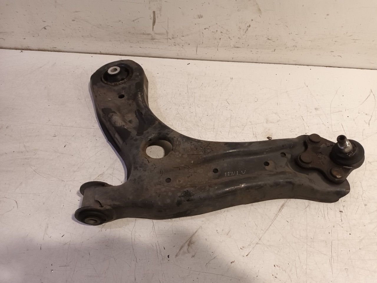 Draagarm links voor Skoda Fabia, Onderdelen@venauto.nl, Van der Ven Autorecycling B.V., Ettenseweg 76, 4706 PB Roosendaal, The Netherlands