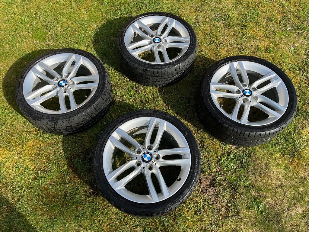 BMW 2 serie: 4 velgen en 4 zomerbanden, Auto-onderdelen, Banden en Velgen, Band(en), Zomerbanden, 18 inch, 245 mm, Personenwagen