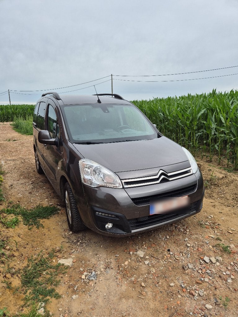 Citroen Berlingo Multispace 1.2 PureTech 110PK Benzine Euro6, Voorwielaandrijving, Stof, 1199 cc, Bruin