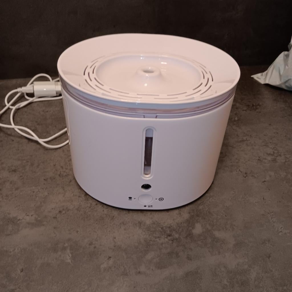 drinkfontain voor katten, Ophalen, Zo goed als nieuw