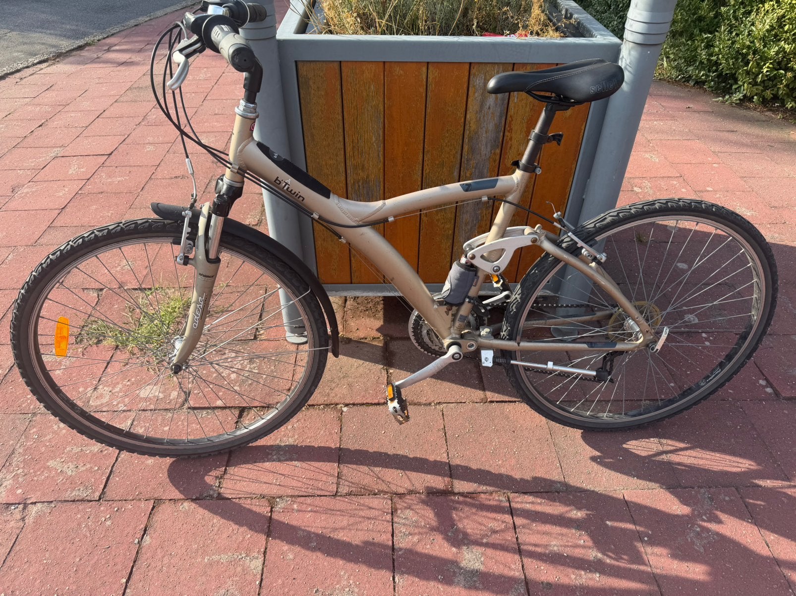 Prachtige B'Twin Original 700 beige 28 inch 21 speed fiets, Fietsen en Brommers, Ophalen
