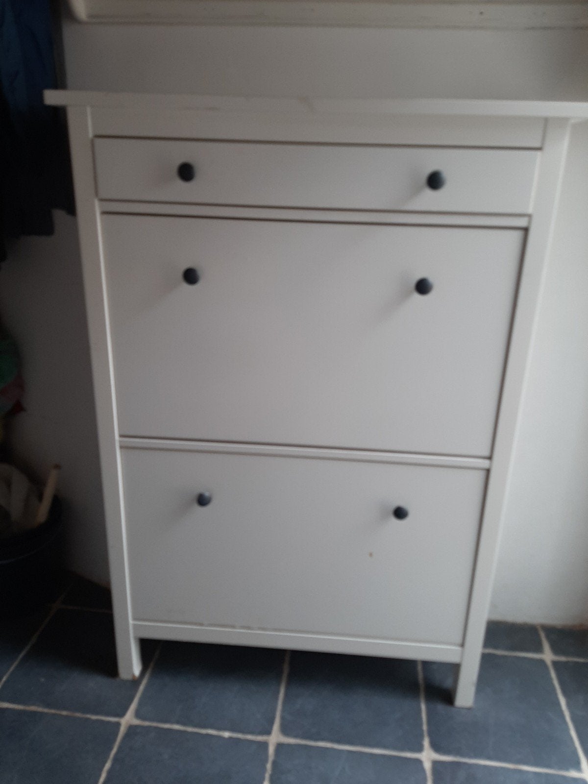 Schoenenkast, Enlèvement