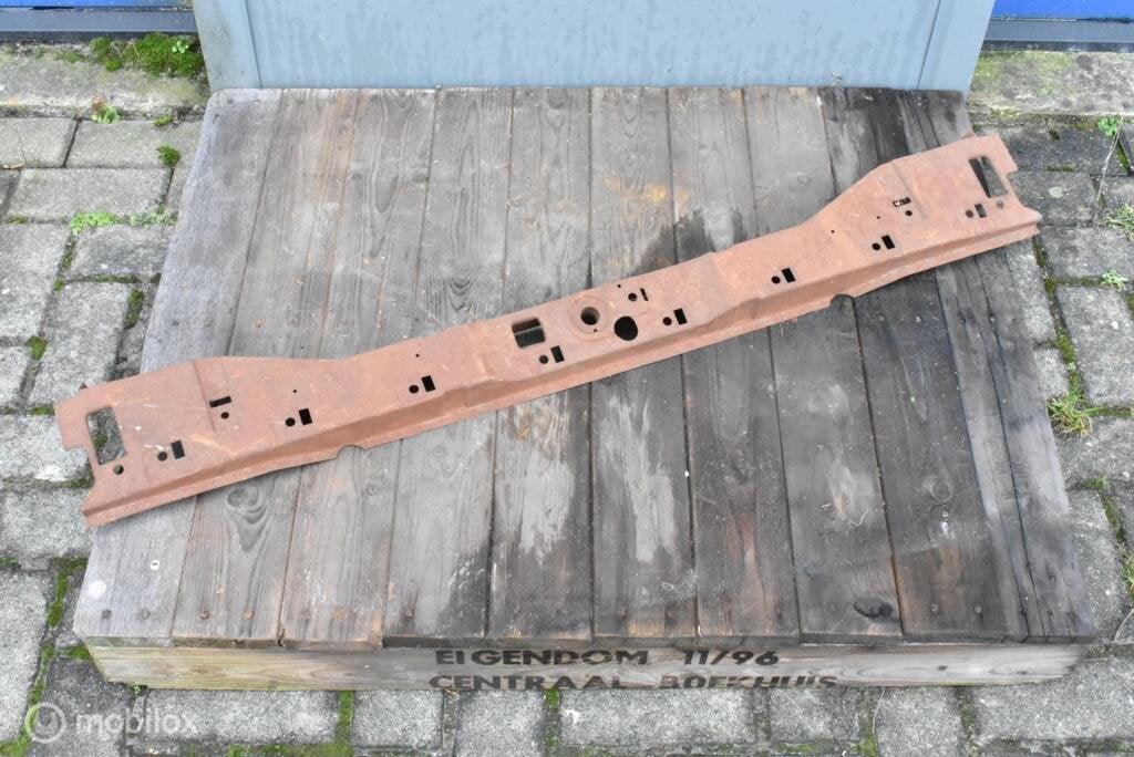 NOS Slotplaat front motorkap Ford P3 Taunus 17M ('60-'64), Ford, Nieuw, Ophalen of Verzenden, Ford