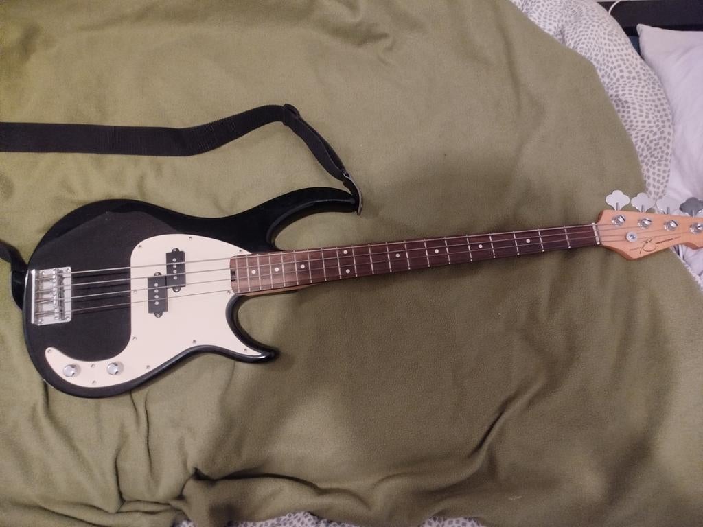 Peavey Milestone BXP bass, Muziek en Instrumenten, Ophalen
