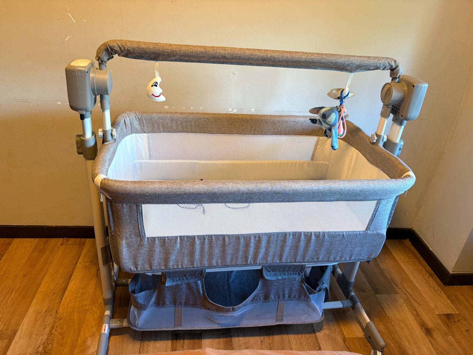 Co-sleeper/wieg met schommelfunctie en muziek, Kinderen en Baby's, Babywiegjes en Ledikanten, Gebruikt, Reisbedje, Ophalen
