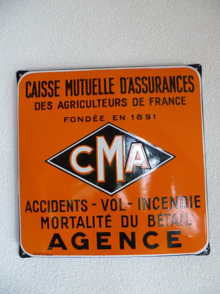 PLAQUE  ÉMAILLÉ « CMA AGENCE D'ASSURANCES » DES ANNÉES 1950, Enlèvement ou Envoi, Comme neuf, Panneau publicitaire