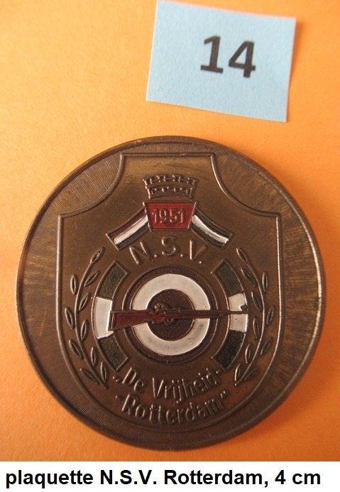 mooie ronde schietsport plaquette 40 mm. doorsnee, Postzegels en Munten, Penningen en Medailles, Overige materialen, Ophalen of Verzenden