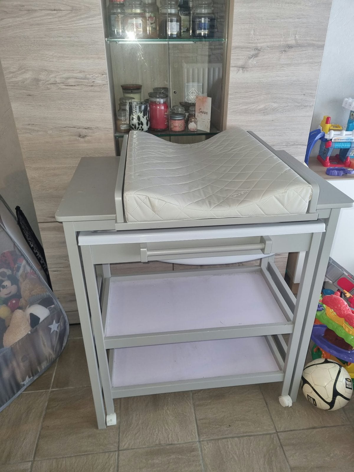 Verzorgingstafel met badje, Kinderen en Baby's, Ophalen, Zo goed als nieuw, Commode