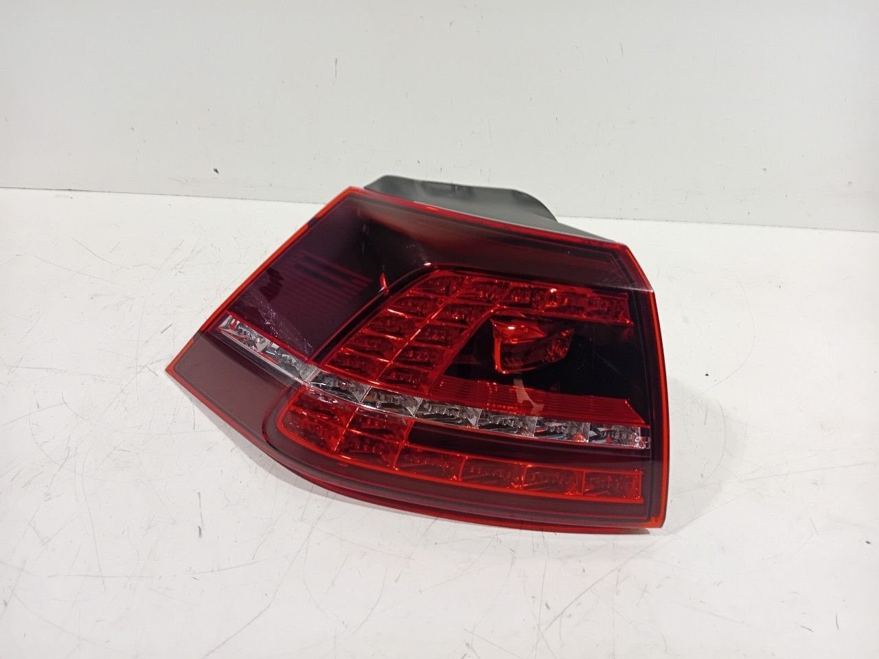 Achterlicht links buiten Volkswagen Golf, Onderdelen@venauto.nl, Van der Ven Autorecycling B.V., Gebruikt, Ettenseweg 76, 4706 PB Roosendaal, The Netherlands