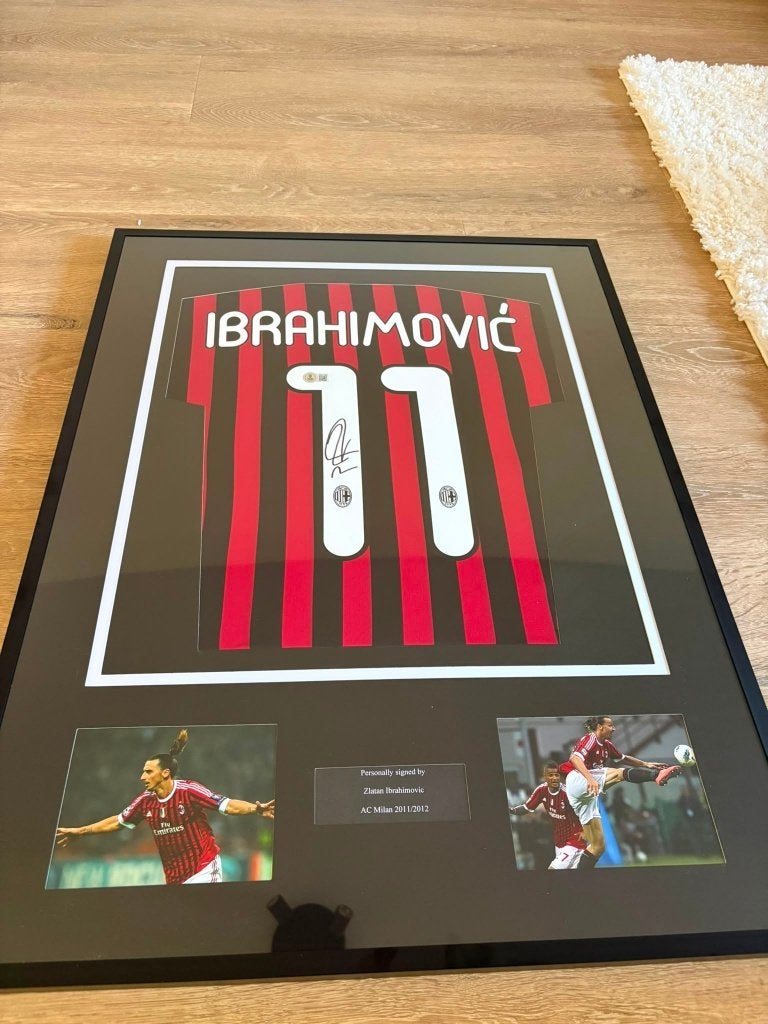 Ingelijst gesigneerd Ibrahimovic AC Milan shirt 2011/2012, Ophalen of Verzenden, Zo goed als nieuw, Shirt