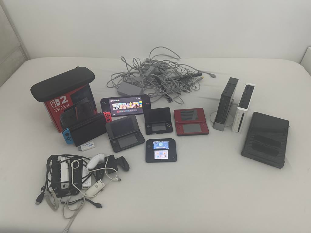 Nintendo Consoles bundle (wordt niet apart verkocht), Games en Spelcomputers, Spelcomputers | Nintendo DS, Ophalen, Zo goed als nieuw