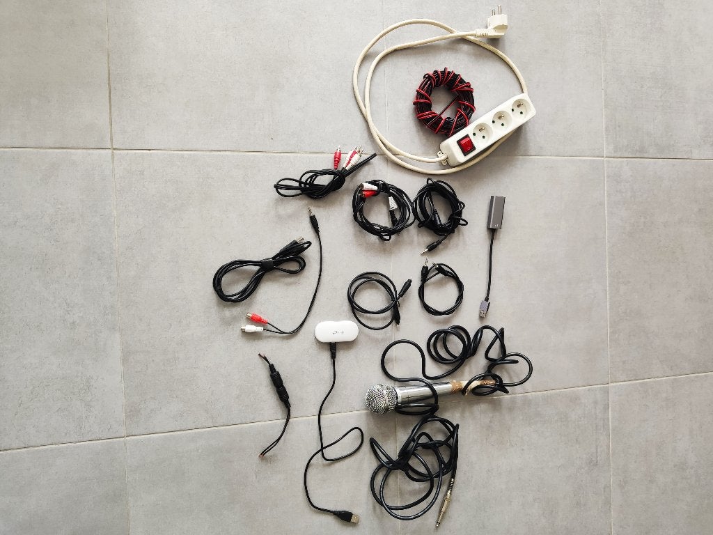 Lot de câbles divers, multiprise et microphone vintage, Enlèvement, Utilisé, Autres marques, Multiprise