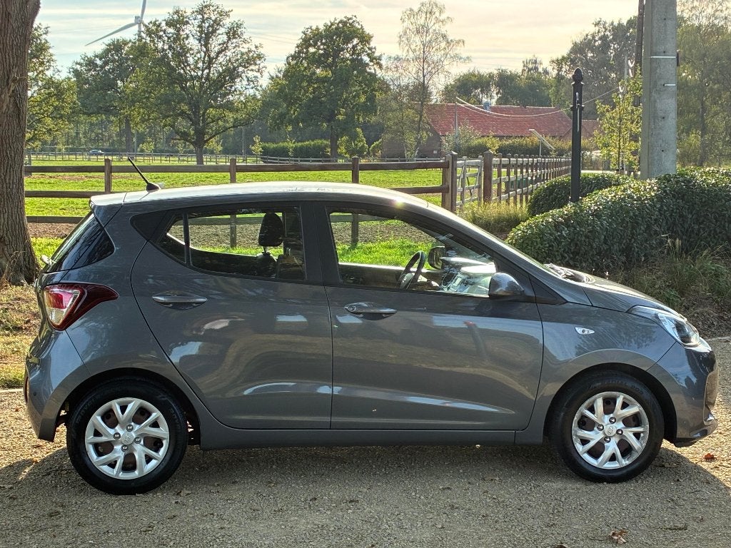 Hyundai I10 in een perfecte staat., Autos, Argent ou Gris, Achat, 50 kW, Euro 6
