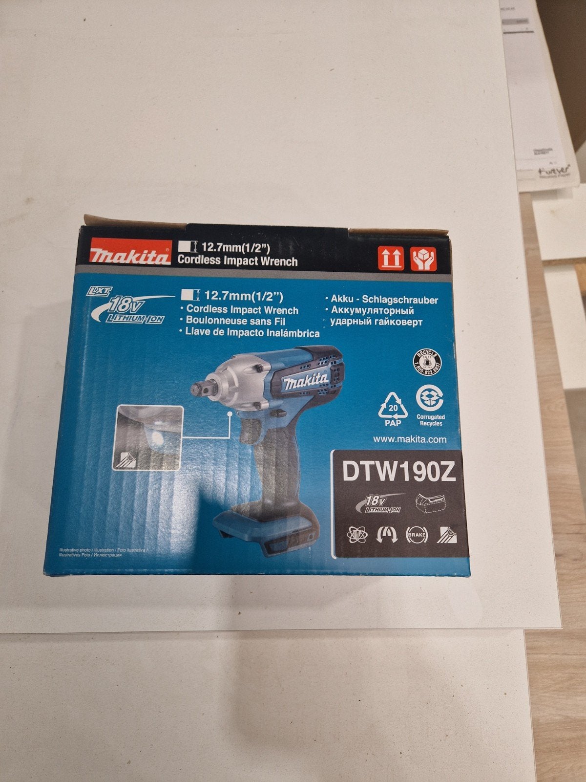 Makita boulonneuse, Ophalen