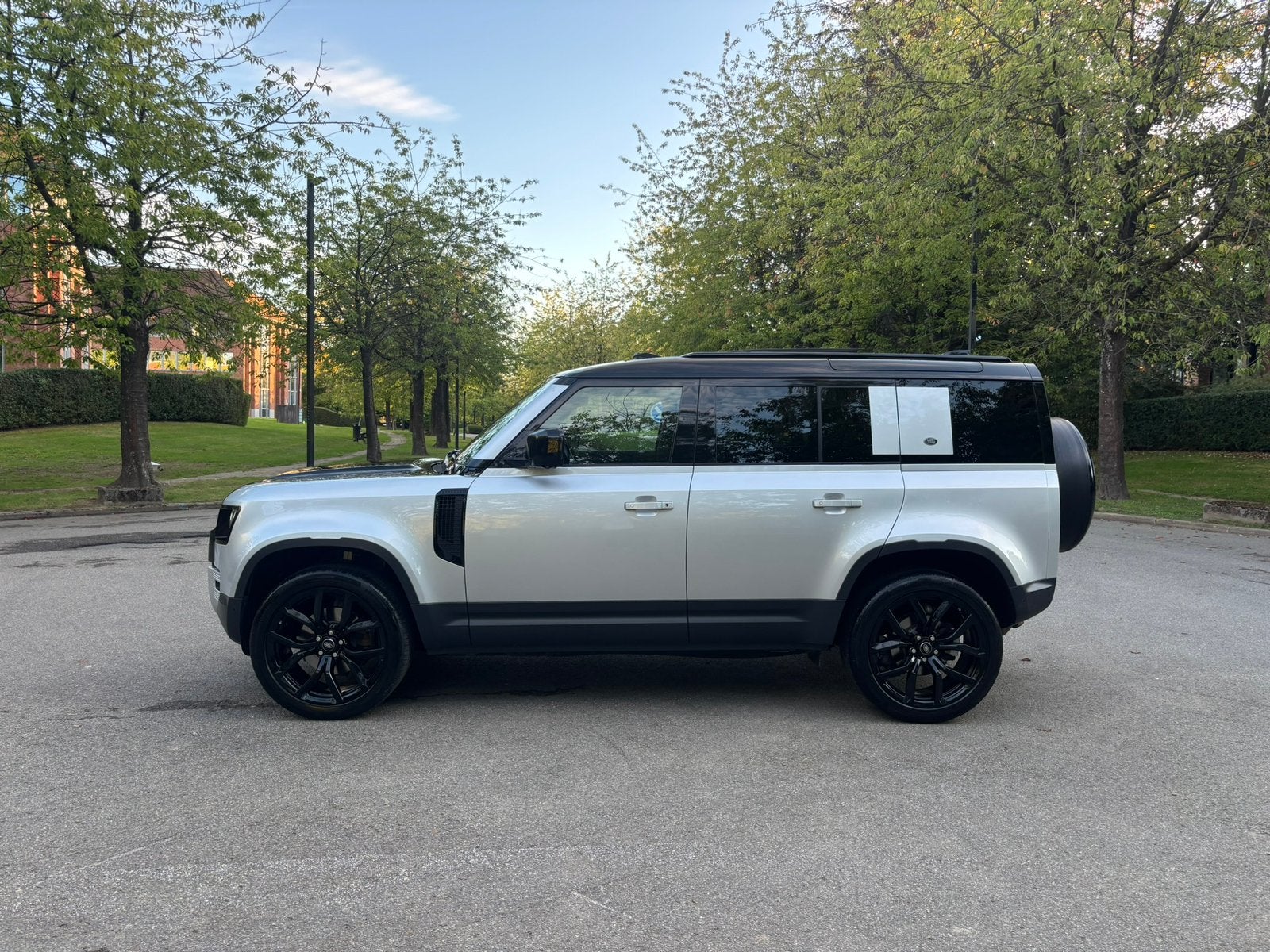 Land Rover Defender 110 2.0 Bi-Turbo D240 First Edition, Autos, Cuir, Argent ou Gris, Achat, 2 places