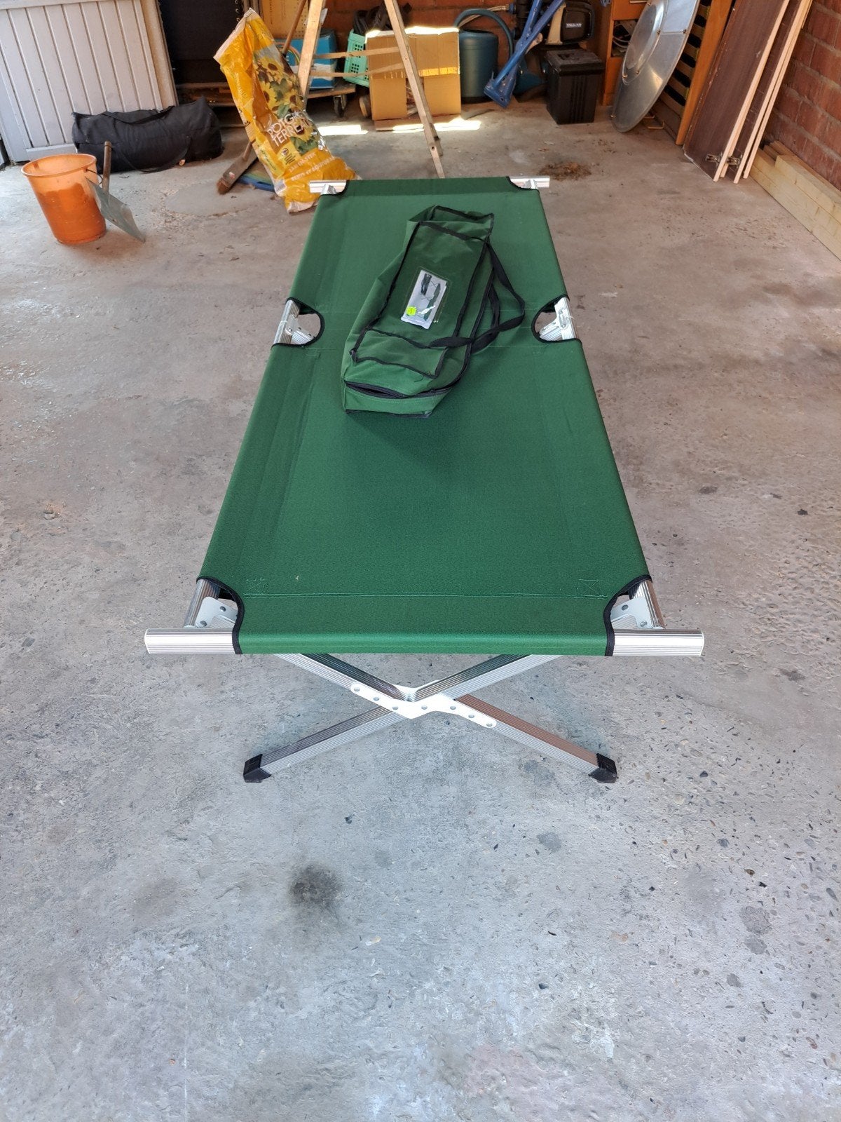 Kampeer bed, Ophalen