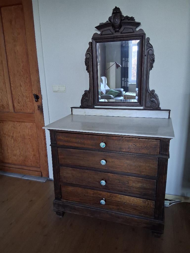 Antieke commode met spiegel, Enlèvement