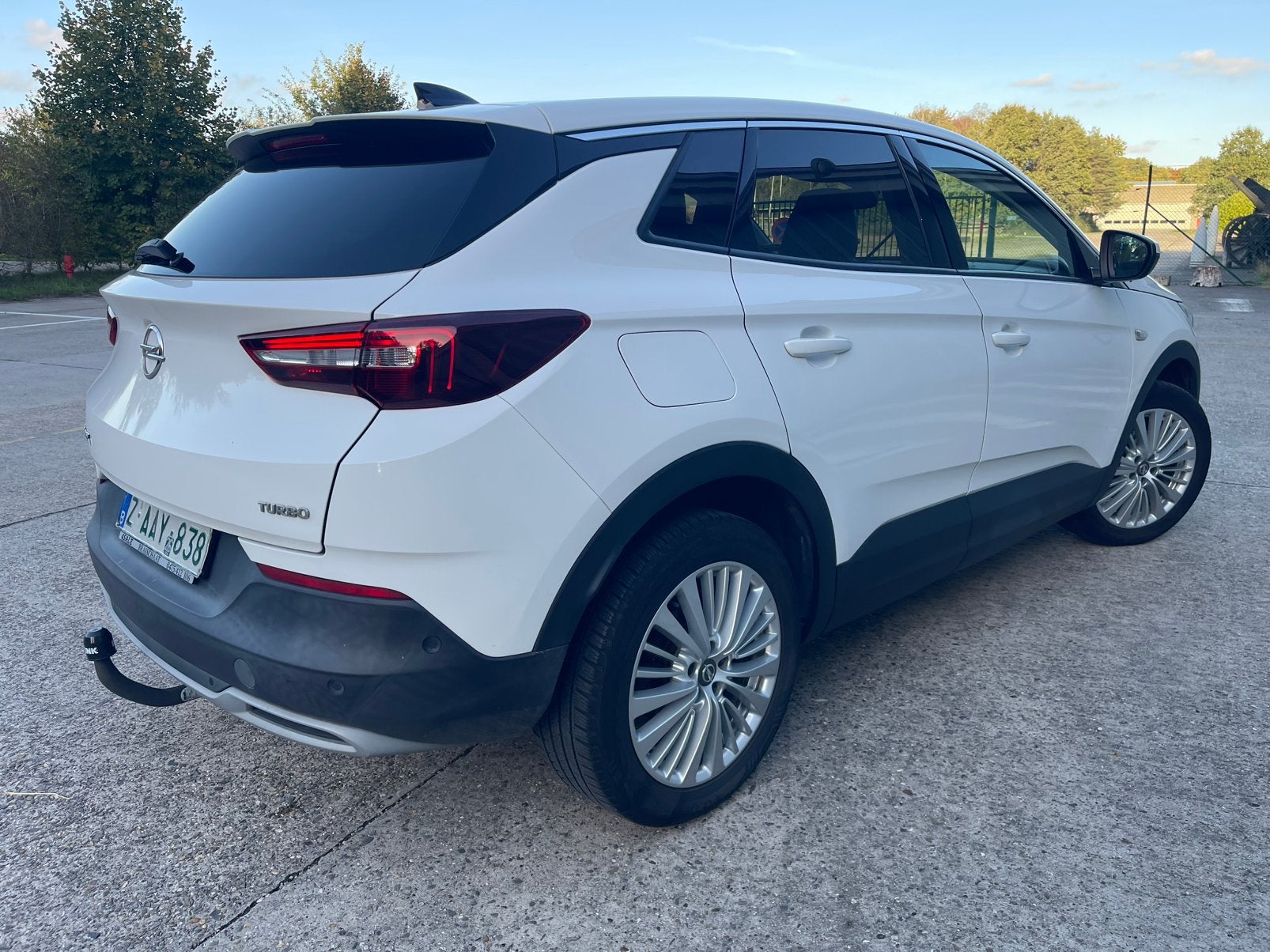 Grandland X 1.2i AUTOMAAT/Navi/1 JAAR GARANTIE!!!!!!, Auto's, Stof, Wit, 5 zetels, 5 deurs