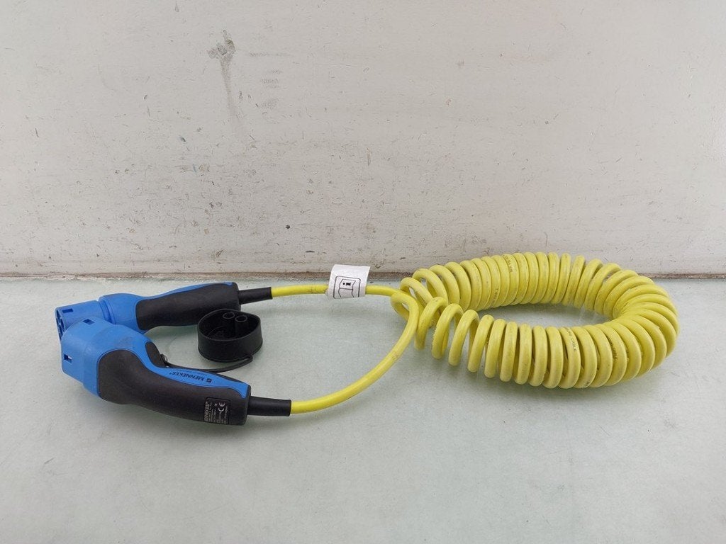 LAADKABEL Peugeot 2008 (UD / UK / UR / US / UX) (|D57399|), Kontakt-peugeot@peugeot.com, Gebruikt, Peugeot Deutschland GmbH, Bahnhofsplatz
65423  Rüsselsheim, DE
