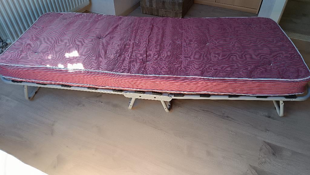logeerbed (opklapbaar), Huis en Inrichting, Ophalen, Gebruikt, 190 cm of minder, 80 cm