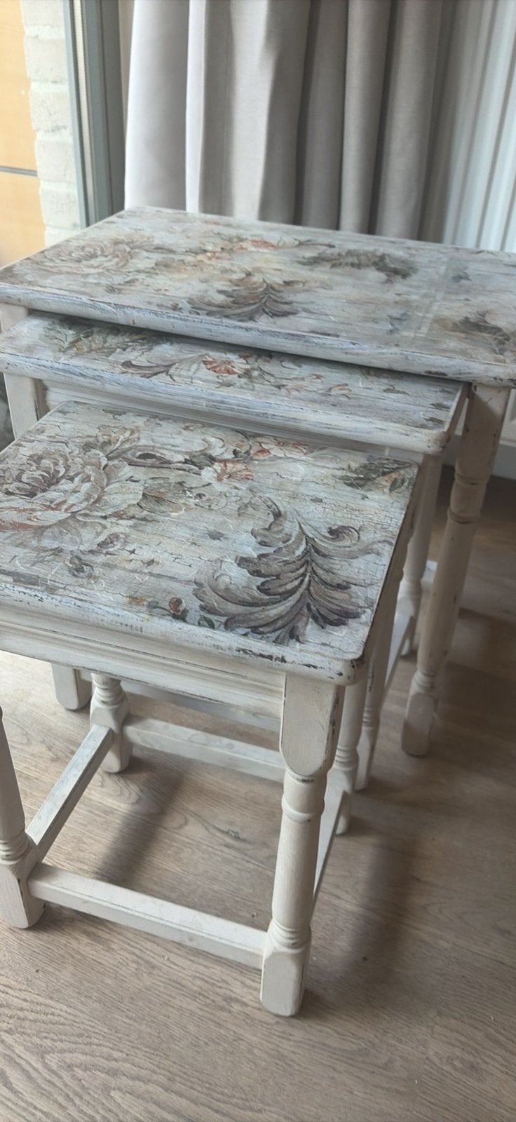 Lot de 3 tables gigognes en bois – Style shabby chic, Enlèvement, Comme neuf