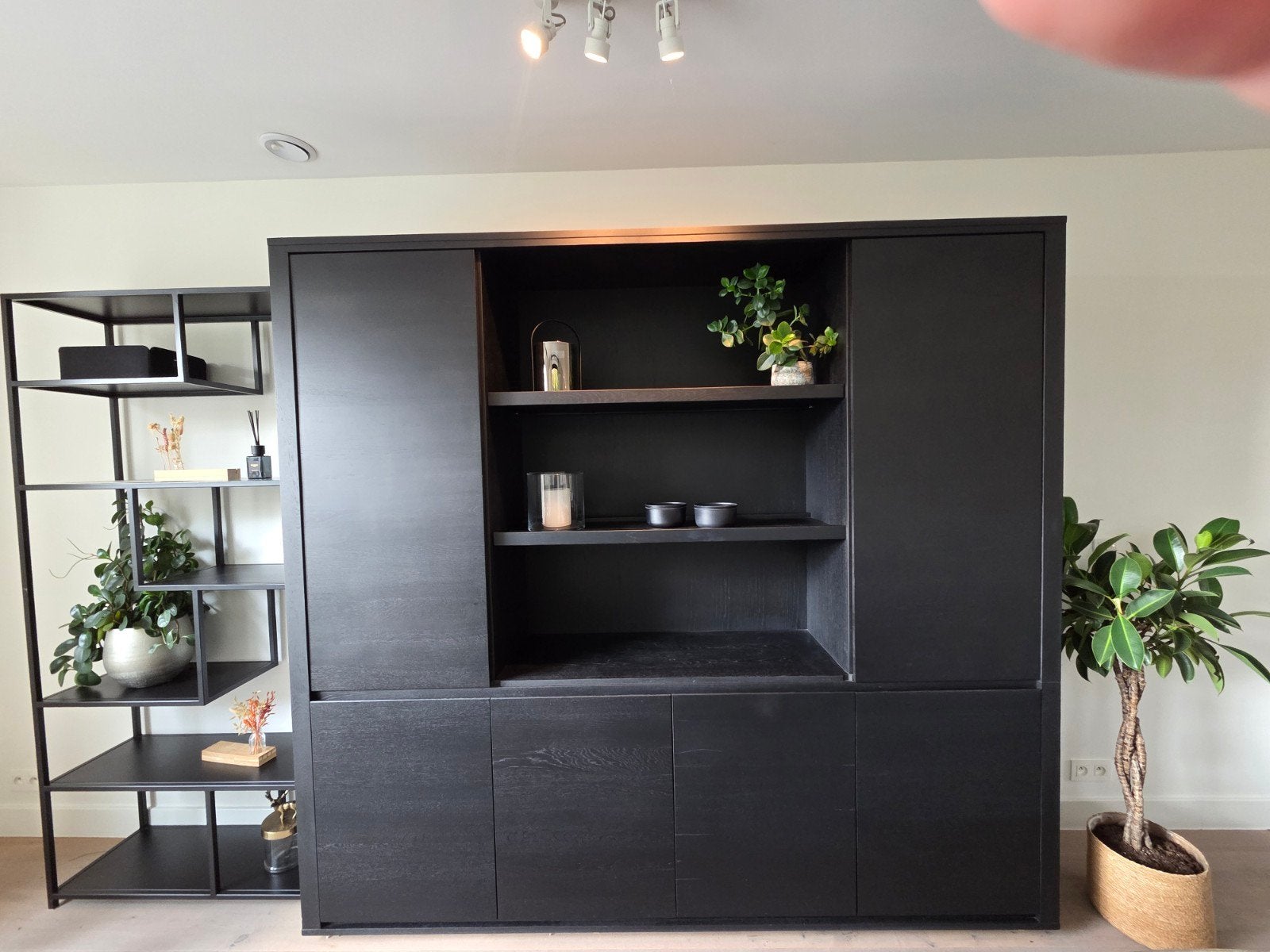 ZEN : Vitrine 4/2 portes en bois/noir mat, Maison & Meubles, Avec porte(s), 25 à 50 cm, 200 à 250 cm, Comme neuf