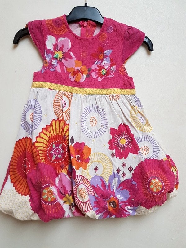 CATIMINI Robe blanche avec fleurs roses - T.2 ans/86 cm, Kinderen en Baby's, Babykleding | Maat 86, Gebruikt, Meisje, Ophalen of Verzenden