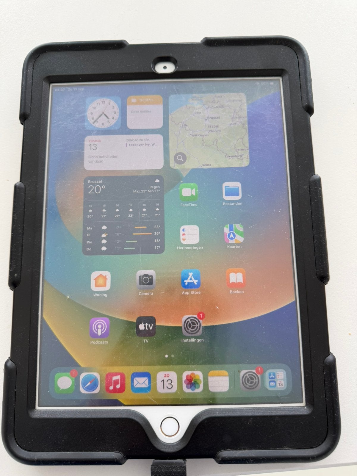 Ipad 5e gen, 10 inch, Bescherming voor- en achterkant, Ophalen of Verzenden, Zo goed als nieuw