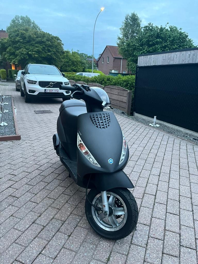 Gezocht:piaggio zip 2t, Fietsen en Brommers, Scooters | Piaggio, Zo goed als nieuw, Zip, Tweetakt, Ophalen
