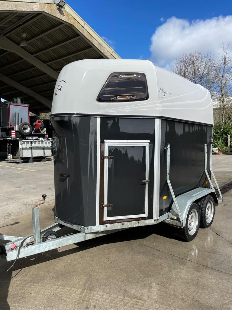 Paardentrailer Hotra – 2 paarden – met zadelkamer, Dieren en Toebehoren, Ophalen, Gebruikt, Hout, 2-paards trailer
