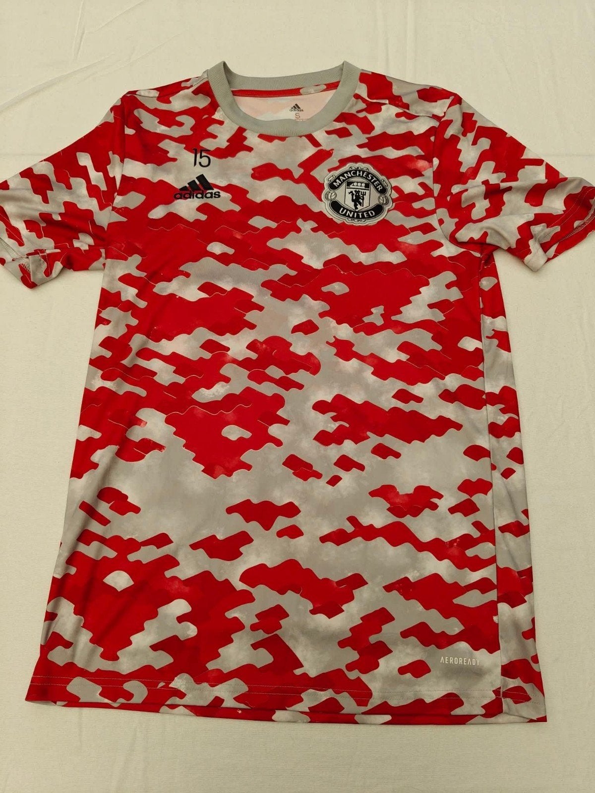 Maillot Adidas Manchester United camouflage rouge/blanc – S, Sports & Fitness, Taille S, Enlèvement ou Envoi, Comme neuf, Maillot