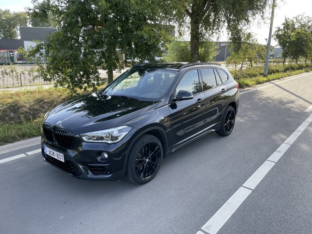 BMW X1 GROOT ONDERHOUD juist gehad blanco gekeurd 75000 km, Auto's, Euro 6, Alcantara, Zwart, 5 zetels
