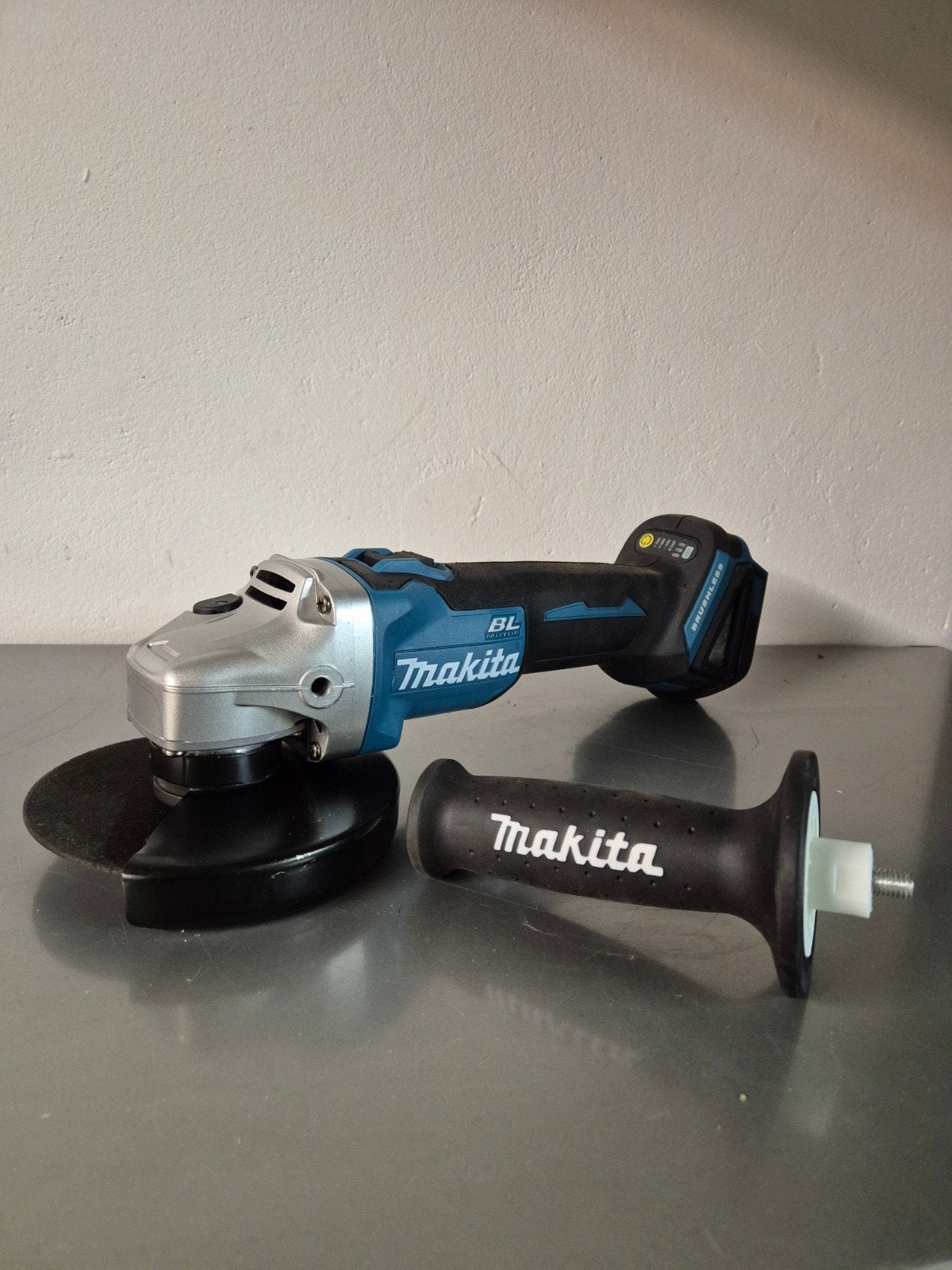 Makita DGA504 18v accu slijper / slijptol body NIEUW

Bij vr, Enlèvement ou Envoi, Neuf, 700 à 1000 watts, Meuleuse d'angle