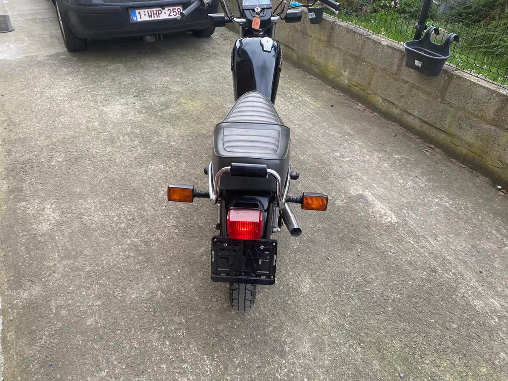 Bonjour, je vend ma moto yamaha 125cc de 1991, Particulier