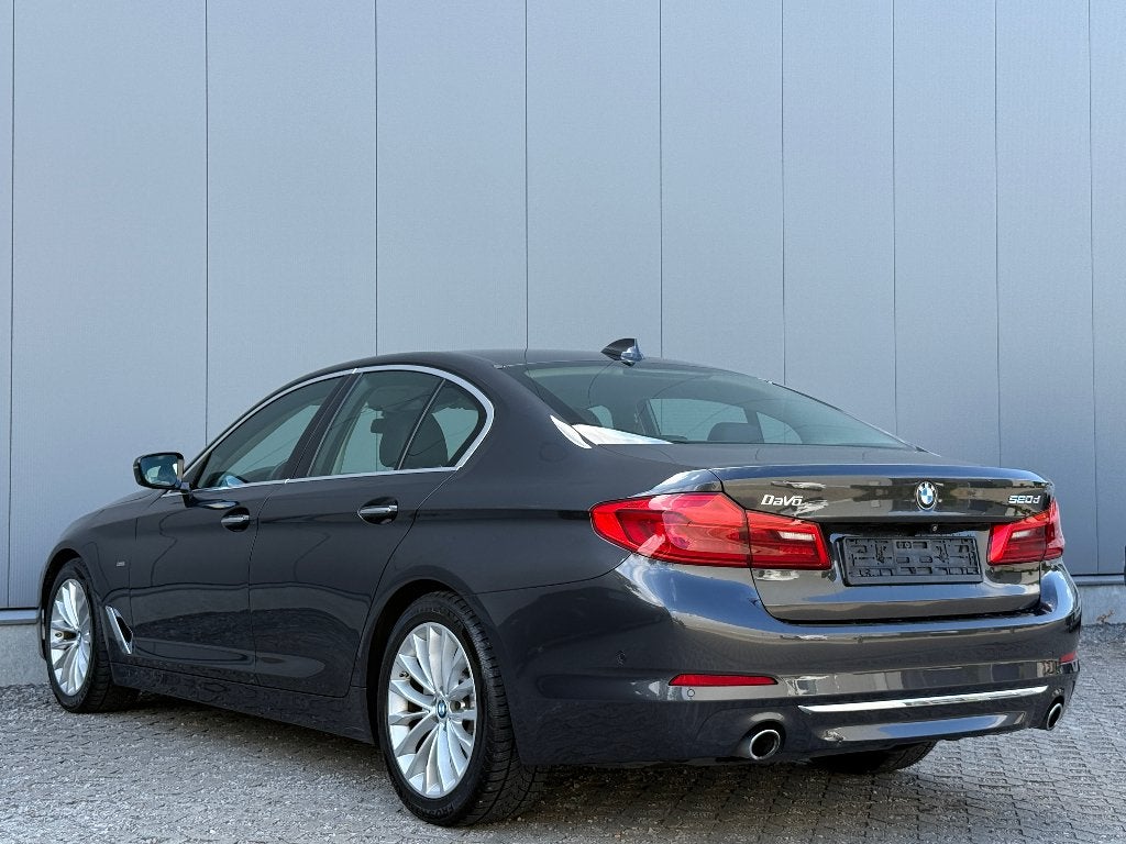 Caméra BMW 520dA LuxuryLine Xenon Cruise ElectricSeats Navi, Autos, Cuir, Euro 6, Entreprise, Noir