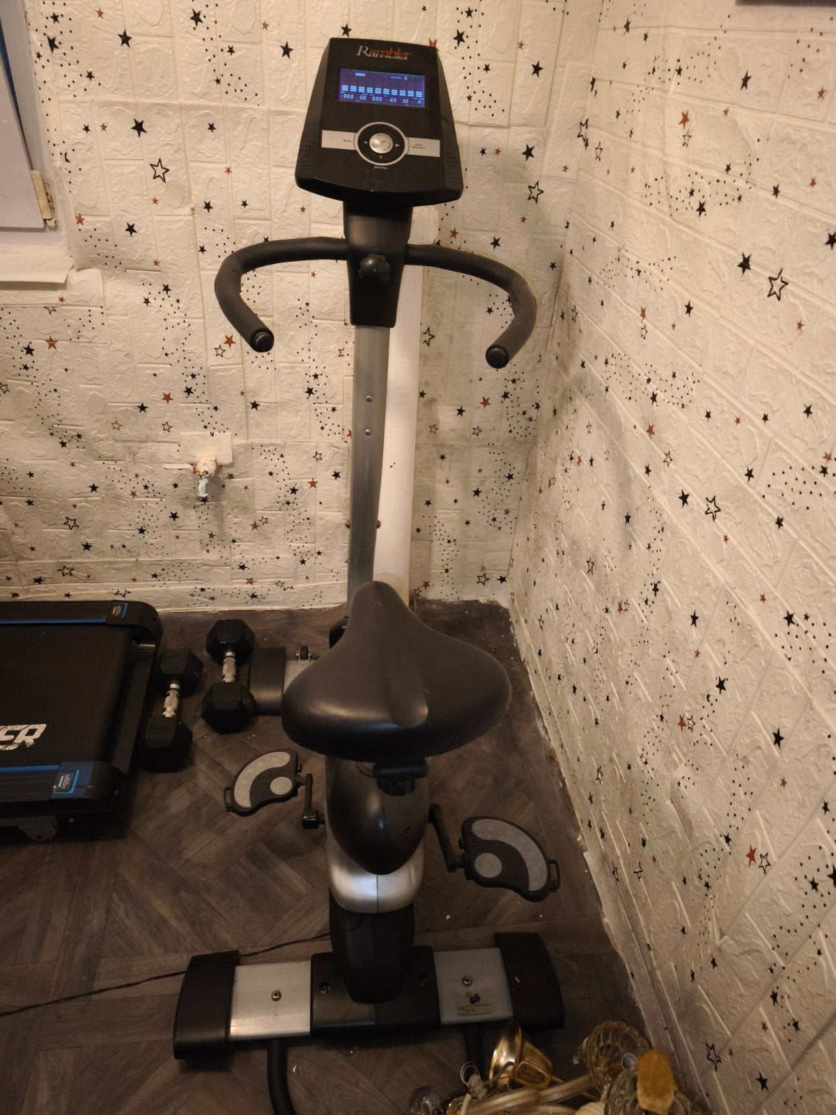 vélo d'appartement avec écran très bonne état, Enlèvement, Vélo d'appartement