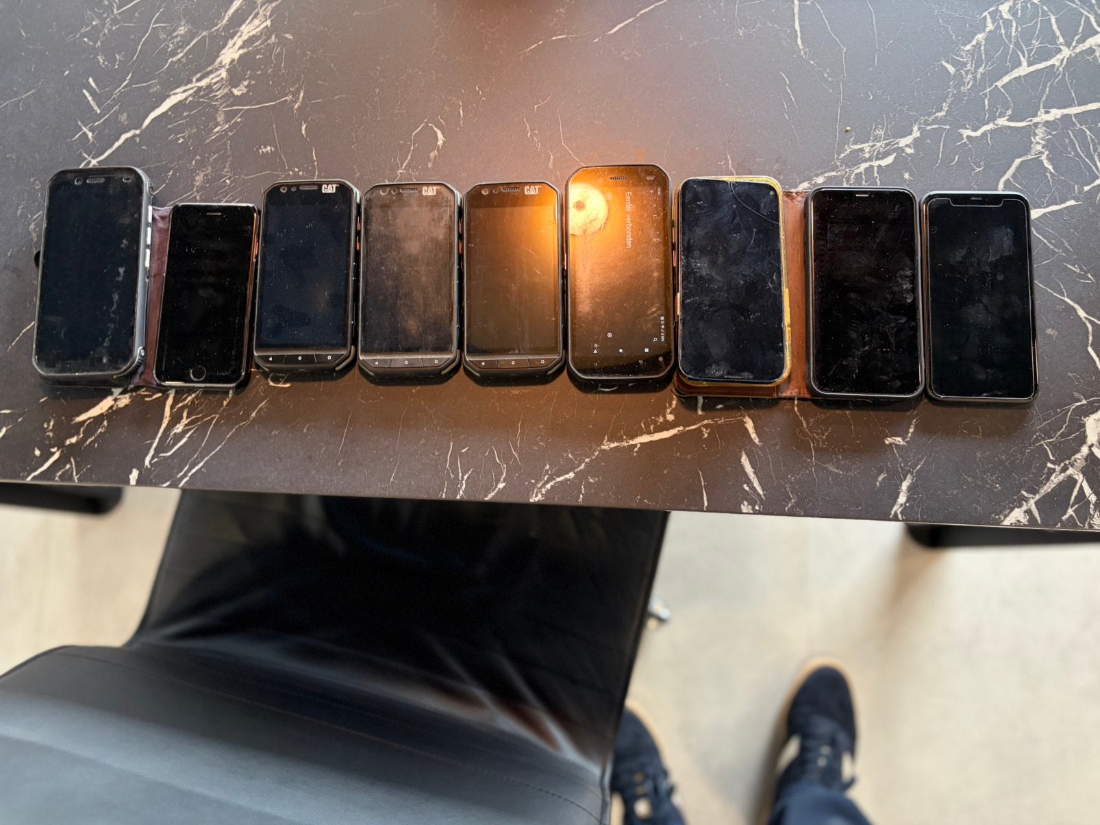 Oude telefoons, Ophalen