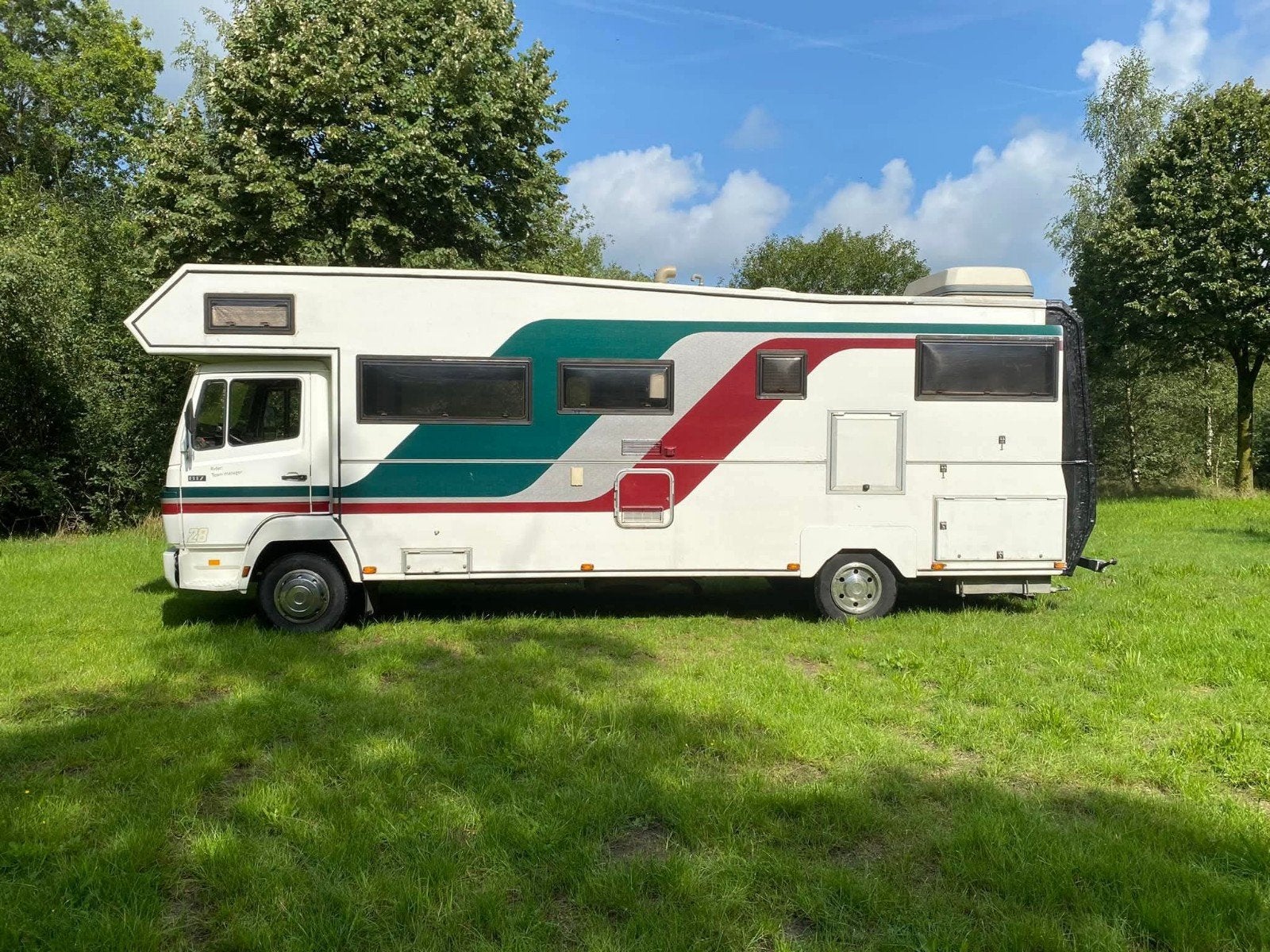 mercedes 817 camper, Caravans en Kamperen, Verhuur