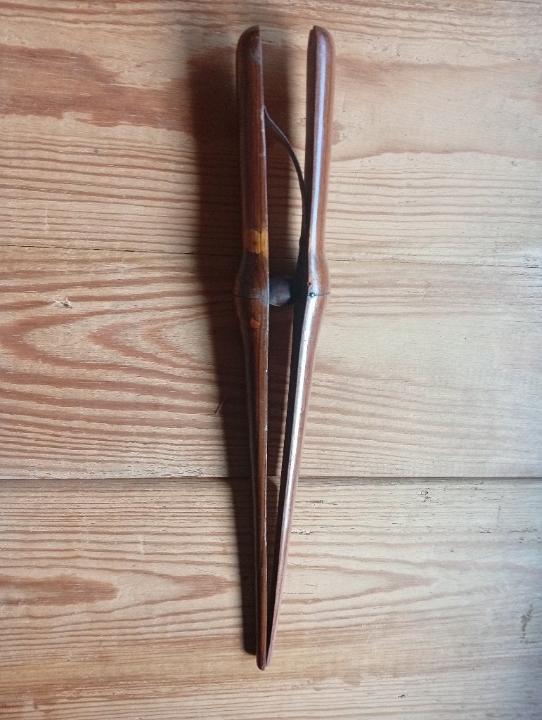 Ancienne pince à gants en bois 33cm civière demoiselle, Ophalen of Verzenden